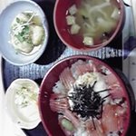 つぼや食堂 - 『まぐろ丼』スジばかり・・・