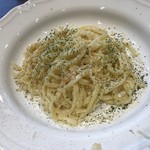 Trattoria and Ｂar Over - 浅草開化楼 - 超低加水パスタフレスカ」を使用した・ガーリックチーズパスタ