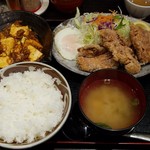 定食や - マーボー豆腐ととりからのセット(950円)です。