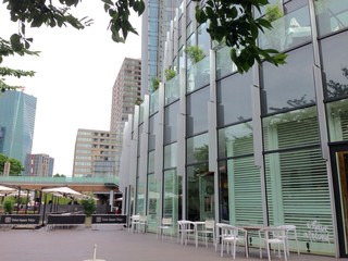 Ron Herman cafe Roppongi Ten - お隣も2階もテラス席があります