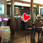 三和珈琲館 - 明るい店内