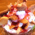 いちょうの木 - ストロベリーパイ 800円