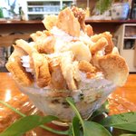 いちょうの木 - キャラメルバナナパイ 800円