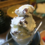 炭火焼酒亭ローリンストーン - 美味しい塩あずきアイス　ズームアップ