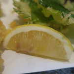 炭火焼酒亭ローリンストーン - 太刀魚の天ぷら　ズームアップ