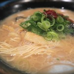 博多麺々  - 博多豚骨 屋台味、豚骨ラーメンらしい香りを楽しめます