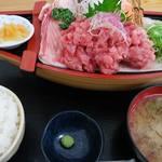 みなと市場 小松鮪専門店 - 「中おち定食」