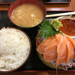 タカマル鮮魚店  - 生赤丼