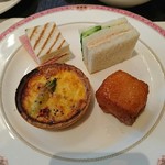 ザ・テラス - キッシュ、フレンチトースト、ホットサンド等、軽食もあり。