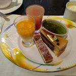 ザ・テラス - チーズケーキ、マンゴープリン、プリン他、チョコレート以外も充実。