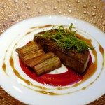 レストラン リューズ - 「フォアグラ、木苺、キャラメルソース」
      酸味と甘いソースで頂きました。