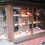 サンチョ - サラダの店サンチョ 西京極店の玄関ショーケース
