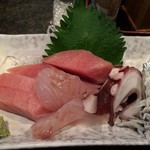 魚盛 - ★本日のランチ 刺身（まぐろ・平目・しらす・たこ盛合せ）（850円）★