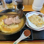 キング食堂 - 辛味噌ラーメン＋半炒飯