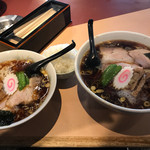 らーめん　ヒグマ - 仲間のラーメン普通と私のラーメン特盛とライス