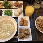 拉麺ビュッフェBUTA - ラーメン食べ放題 ¥1,050