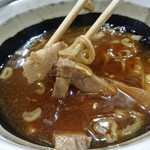 中華そば べんてん - つけ汁の短冊チャーシュー！