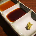 炭火焼肉 ふちおか - タレ、にんにく醤油、柚子胡椒