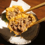 炭火焼肉 ふちおか - 黒毛和牛メンチカツ　持ってみた