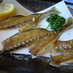 わらべ菜魚洞 - あじの骨せんべい300円。