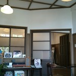 塩竈本町談話室 - 寛げる店内。保存建築なので火を使うフードはありません。