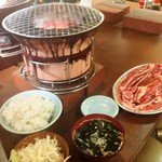 ホルモンまさる  - 焼肉定食980円