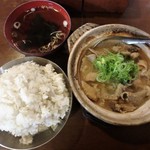 ホルモンまさる  - 牛スジ煮込み定食780円