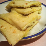 ヒマラヤ 川崎店 - チーズナンのアップ。こちらもうまい！