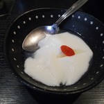 麺屋 荒井 - 杏仁豆腐…サービス