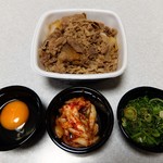 Yoshinoya - 牛丼＋玉子＋キムチ＋ネギです！