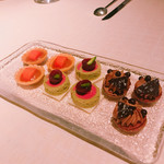 ベージュ アラン・デュカス 東京 - 