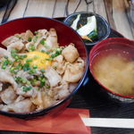 とりふじ - :豚肉たっぷりスタミナ丼　680円