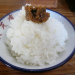 らーめん 天天有 - 味噌はご飯に乗せて