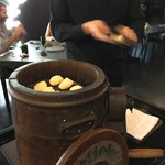 Vue De Monde - ③Beer and fennel bread with cultured butter 