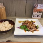 メイメイ - 油淋鶏、胚芽米ご飯