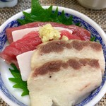 Sushi Hourai - おまかせ握りの先付。クジラのさえずりと赤身。最高！