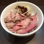 麺屋りゅう - 週替わり丼（レアチャーシュー丼 オニオンソースがけ 黒豚Ver.）