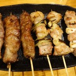 やきとん よし田 - ねぎま120円 あみはつ串140円