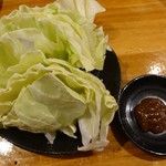 やきとん よし田 - キャベツみそ120円