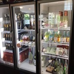 Nikitatsu Kurabu - 店内の冷蔵庫
