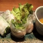 海老 鉄板焼 龍神 錦店 - プリプリ海老と水菜の生春巻き