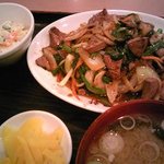 中華料理 新興軒 - ニラレバ定食です。