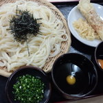 手打うどん くうかい - ｺﾚがゆっき～ｽﾍﾟｼｬﾙ！ざる\390の中+\70、卵黄別皿+\60、ﾁｸﾜ天\100