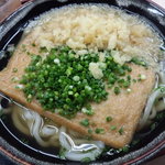 手打うどん くうかい - 冬のおススメメニュー、きつねうどん（あつあつ）400円の中+70円！
