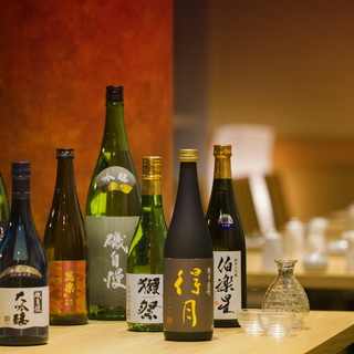 日本各地の風土が活きた個性豊かな地酒。お気軽にお尋ねください