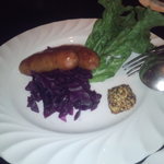 オールドサルーン1934 - ソーセージのペッパーグリル　ザワークラフト添え