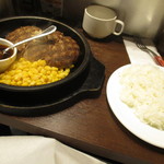 セットの全景（サラダ＆スープは完食済みｗ）