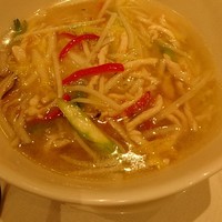 南国酒家 原宿本店 - 細切鶏肉そば