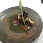 ラ ヴィオレッタ - アンティパスト（師崎産天然すずきのグリル　焦がしバターとフレッシュトマトソース）