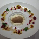 ラ ヴィオレッタ - アカシア蜂蜜パンナコッタ　ロイヤルミルクティーのジェラート添え